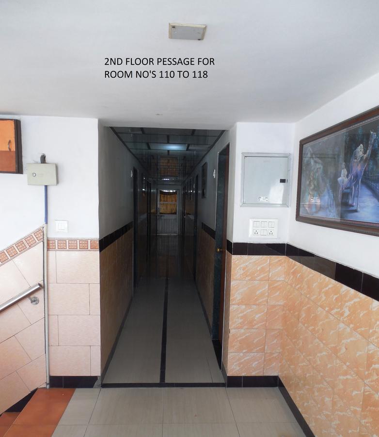 Hotel Silver Springs アーメダバード エクステリア 写真