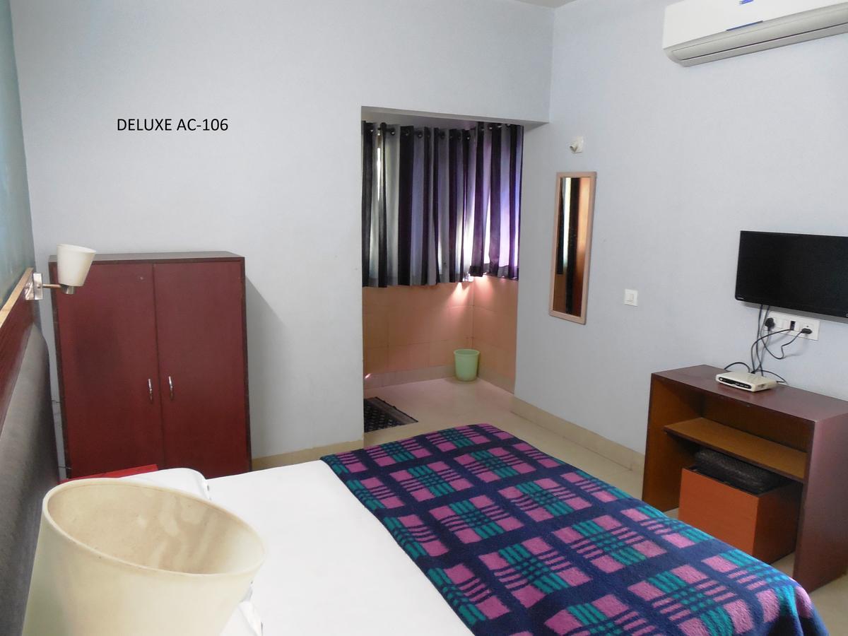Hotel Silver Springs アーメダバード エクステリア 写真