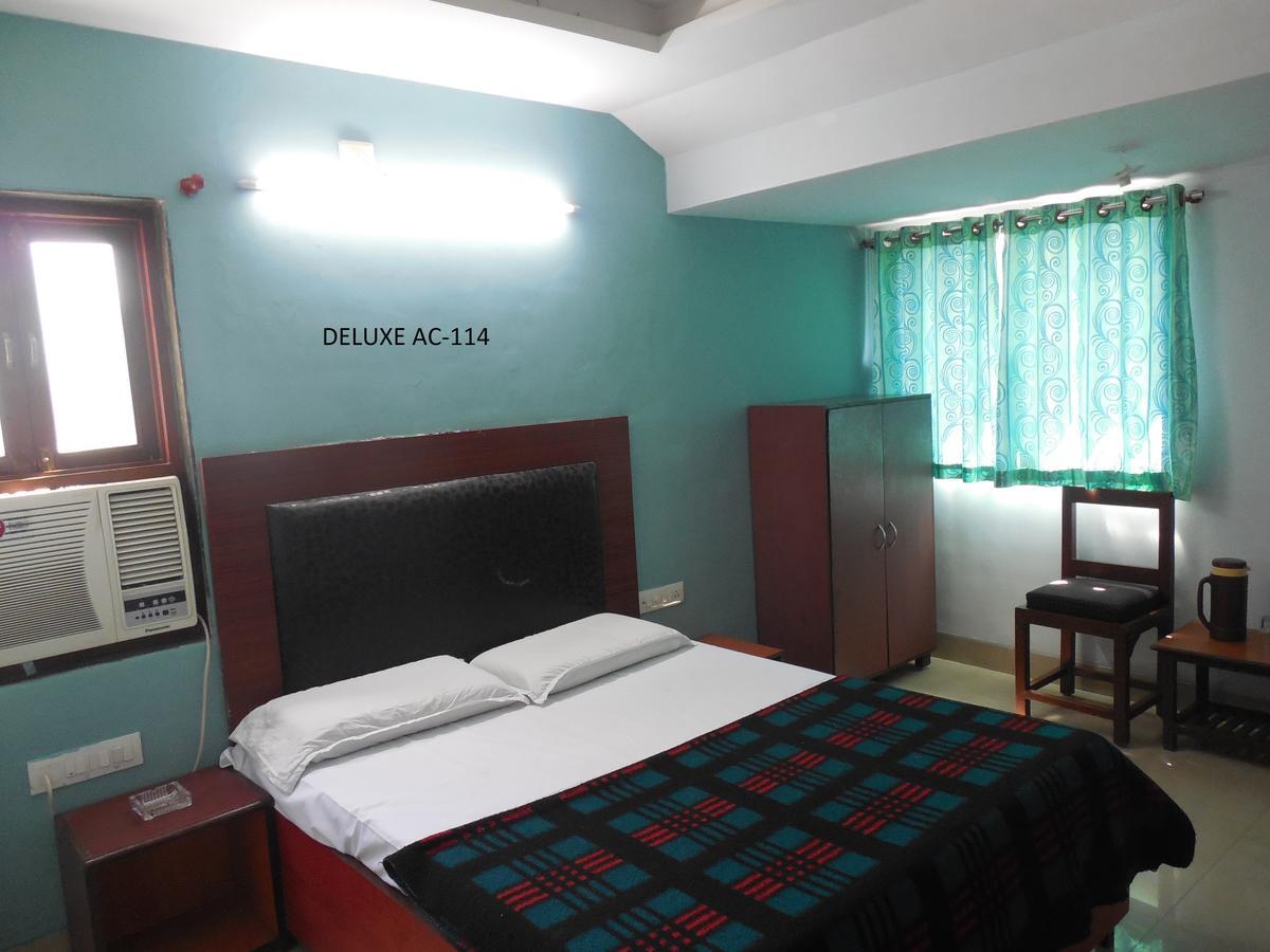 Hotel Silver Springs アーメダバード エクステリア 写真